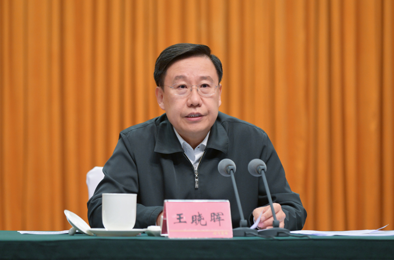 學(xué)習(xí)貫徹黨的二十大精神中央宣講團(tuán)報(bào)告會(huì)舉行
王曉暉作宣講報(bào)告 黃強(qiáng)主持「相關(guān)圖片」